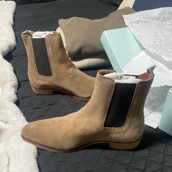 The shoe bear size US 9. Fits like a 9.5. Brand new - Picture 1 of 13